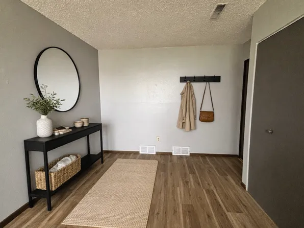 3749 W 9th St, 3749 W 9th St APT 1, Waterloo, IA 50702