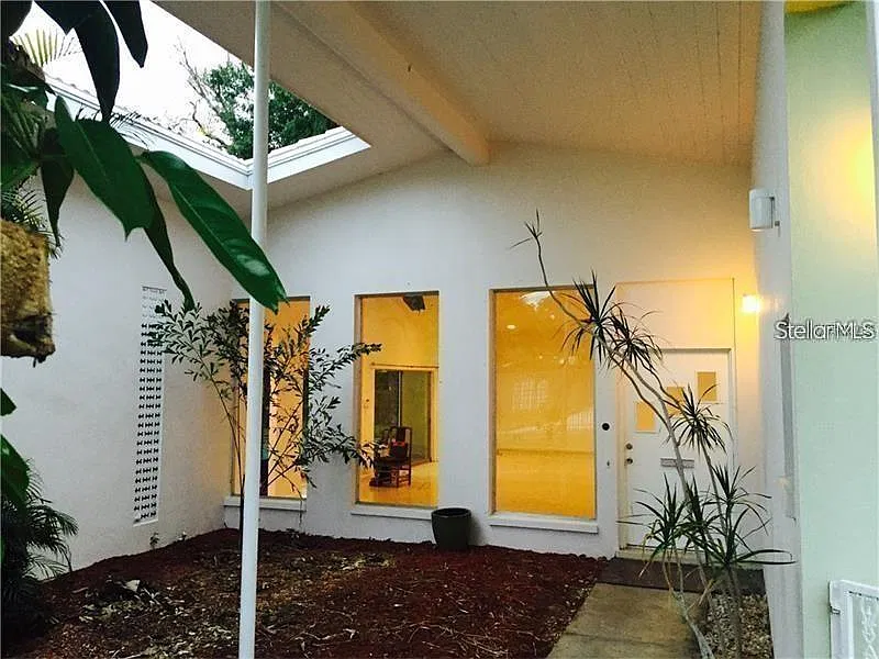 3 bed, 2.5 bath, 2198 sqft, $4,000 — Photo 4