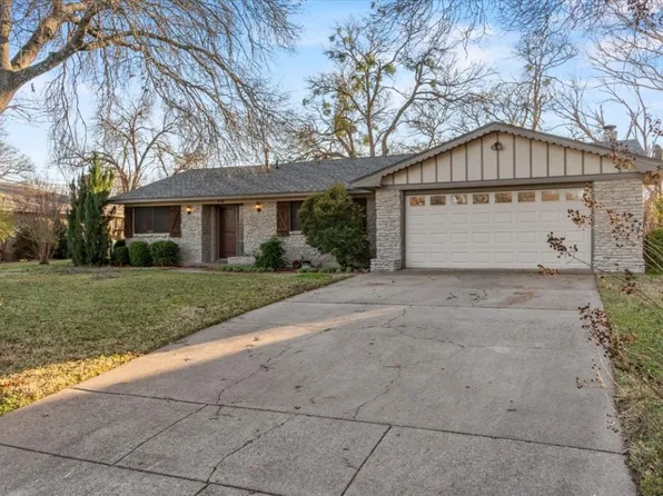 8401 Marys Creek Dr, Benbrook, TX 76116