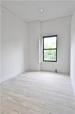 Rented by Veracity NYC LLC | media 52