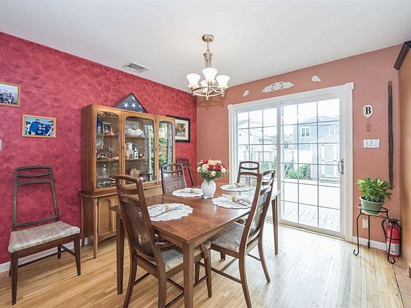 5th image of 3584 Ladonia St