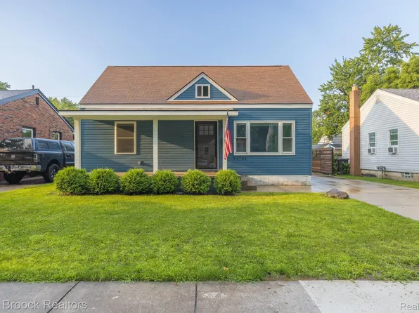 21721 Alger St, Saint Clair Shores, MI 48080