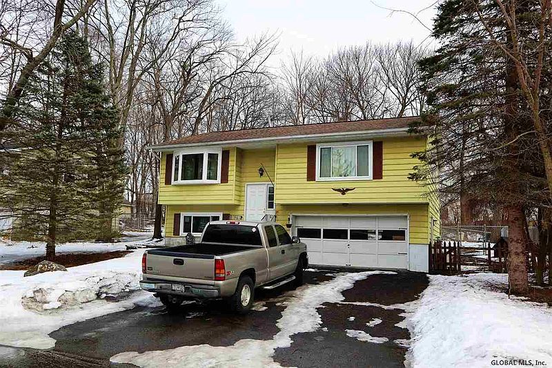 2nd image of 142 WILLOW CREEK Avenue