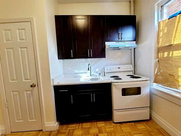 3rd image of 1308 Oakley St #1B