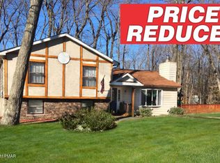 104 Pin Oak Ln, Tobyhanna, PA 18466