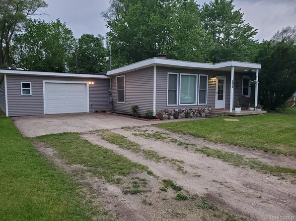 1876 Belmont Dr, Mount Pleasant, MI 48858