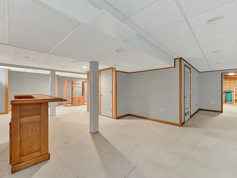 270 Oaknoll Ave — Photo 16