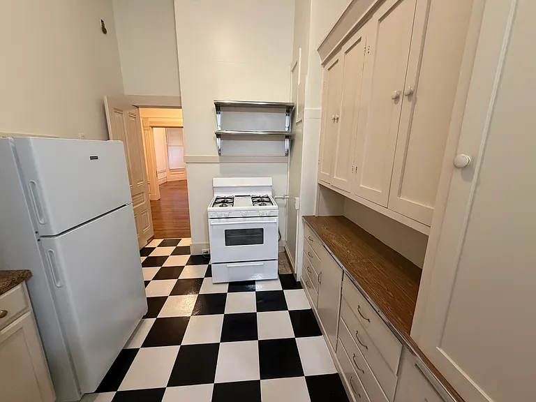 3131 Washington St #1 — Photo 6