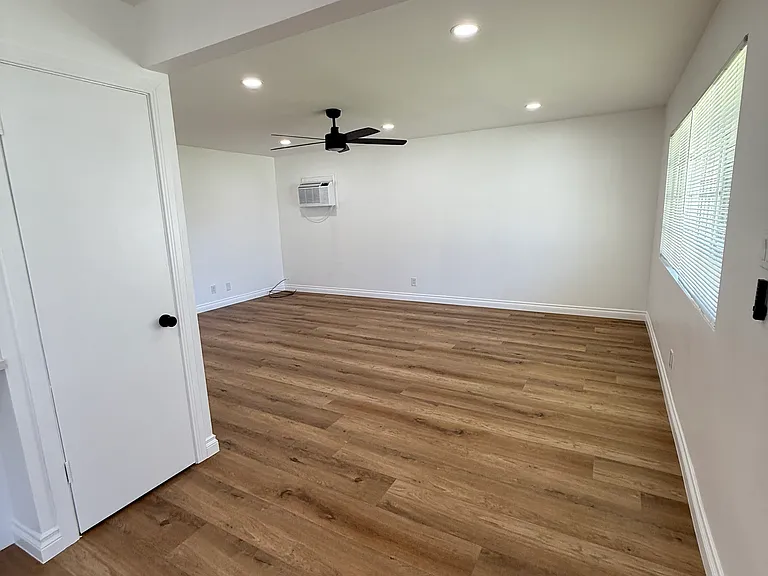 4316 Howard Ave — Photo 4