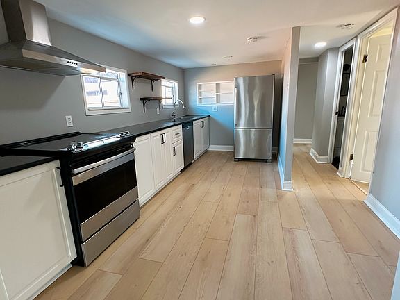 4th image of 1570 W Alaska Pl