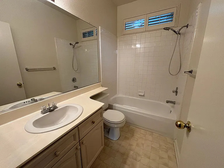 4909 Felicia Way — Photo 17