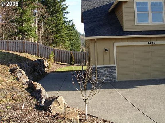 4th image of 1495 NE Geraldine Dr