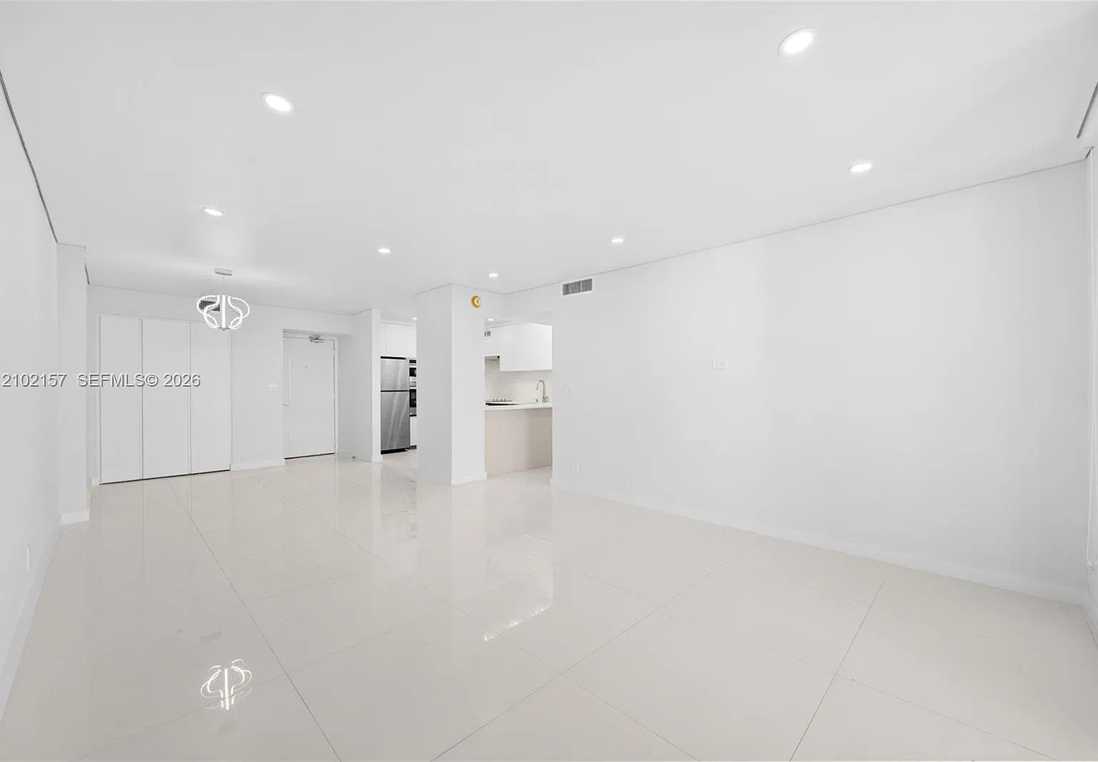 Arlen House East Condo — Photo 3