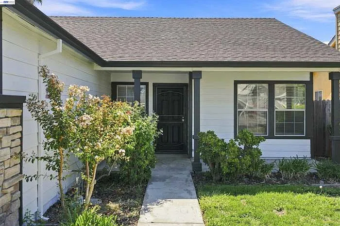 3 bed, 1315 sqft, $2,000 — Photo 4