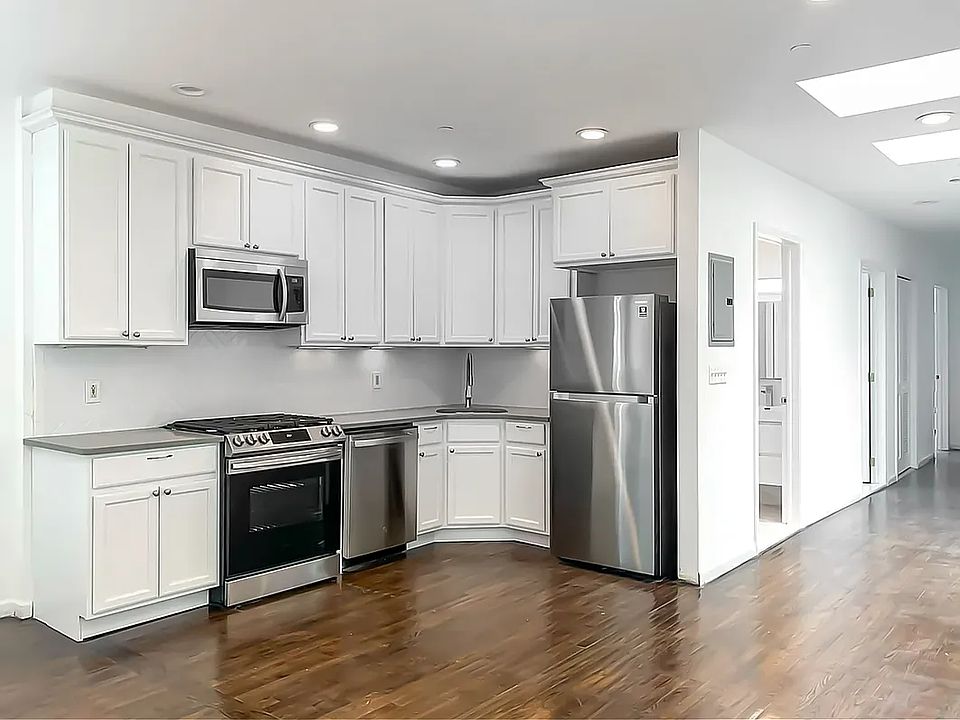 1st image of 303 E Houston St APT 5
