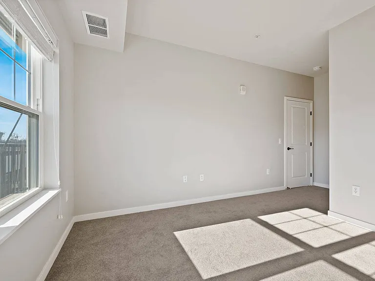 Lochner Apartments — Photo 16
