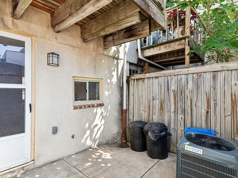 304 Sears St — Photo 31