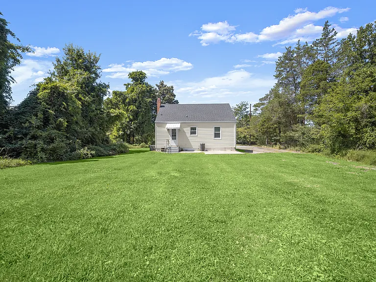 7520 Burgess Ln — Photo 27