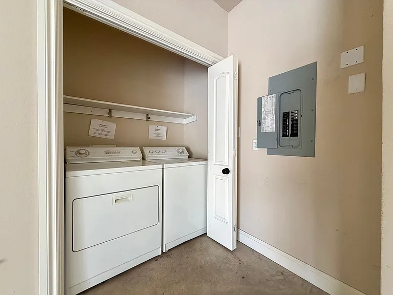 1402 Parker Ln #8 — Photo 23