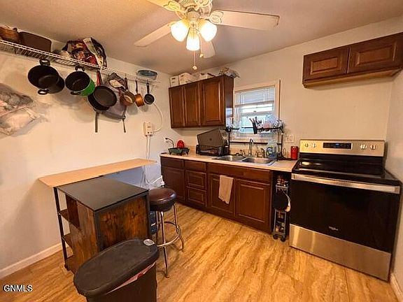 3rd image of 217 S Chestnut St