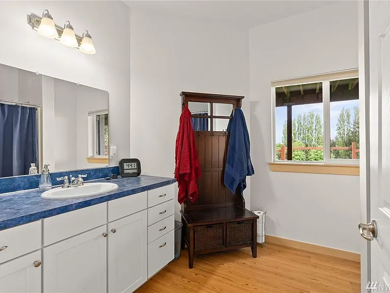 Downstairs Bath/Shower