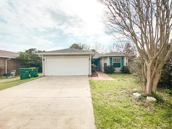 24 Stowe Rd, Mary Esther, FL 32569