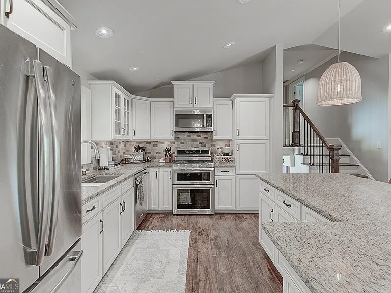 209 Cedar Dr — Photo 11