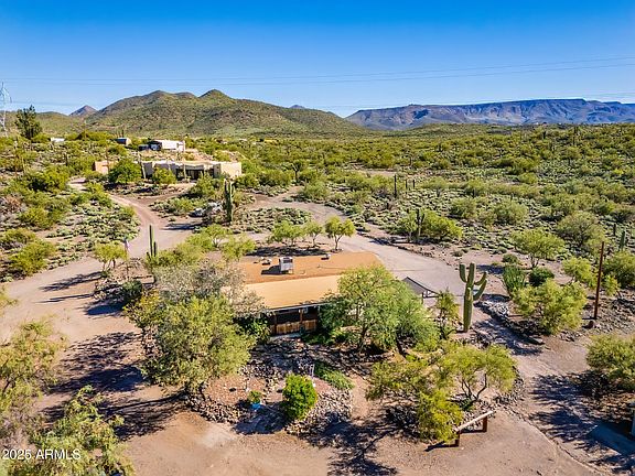 3rd image of 2333 W BLACK CANYON Drive