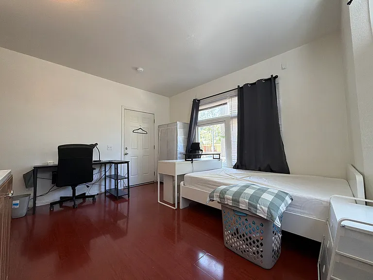 2708 Raymond Ave — Photo 3