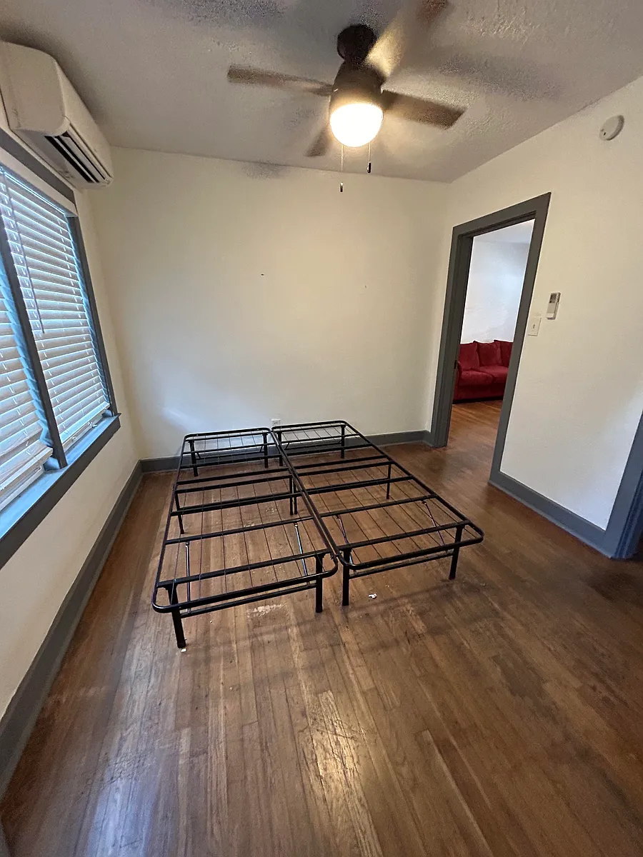 Building Photo - 1724 Laurel Ave #2