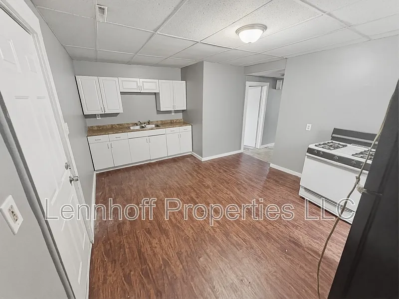 3 bed, 1.0 bath, $2,195 — Photo 3