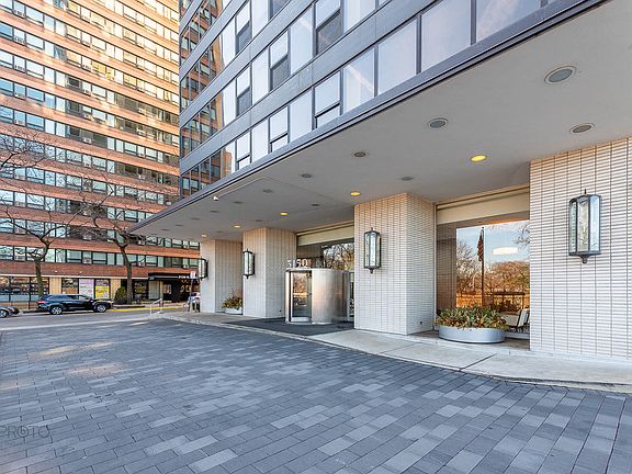 2nd image of 3150 N Lake Shore Dr APT 14D