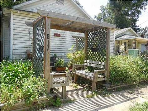 3rd image of 817 W Gregory St