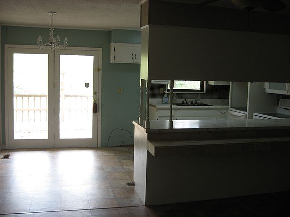 5th image of 30 Creekwood Ln
