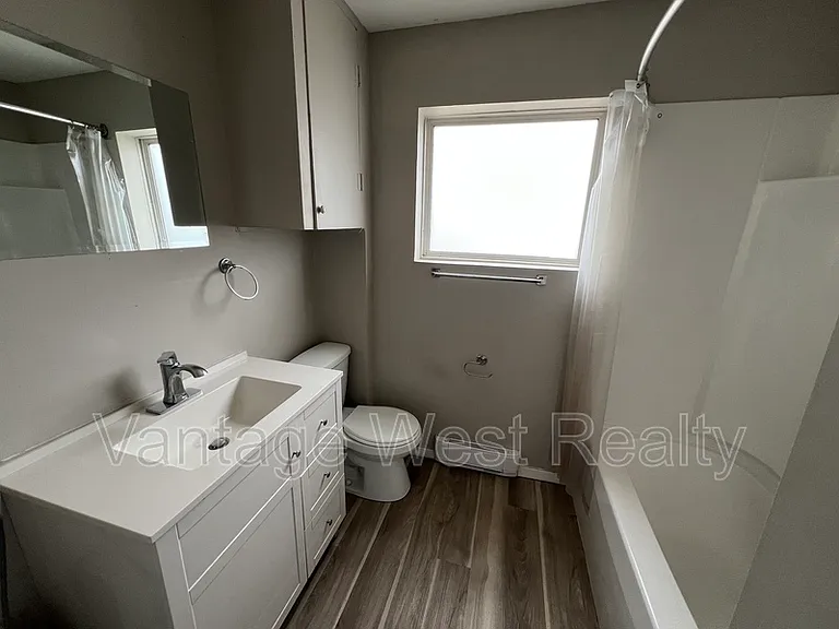 175 Eckhardt Ave W — Photo 8