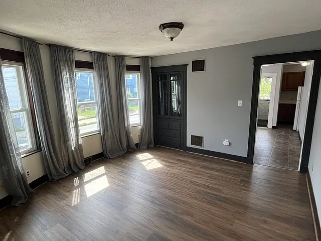 2 bed, 1050 sqft, $2,775 — Photo 2