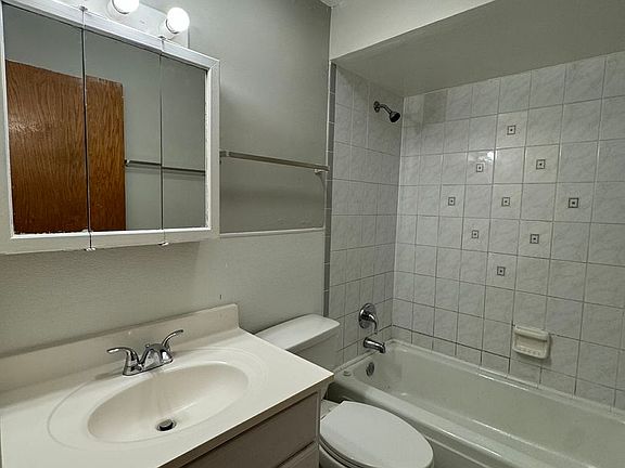 4th image of 4801 S Archer Ave APT 1NE