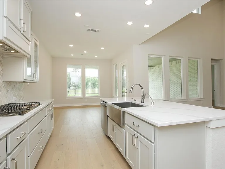 8018 Hingham Ln — Photo 19