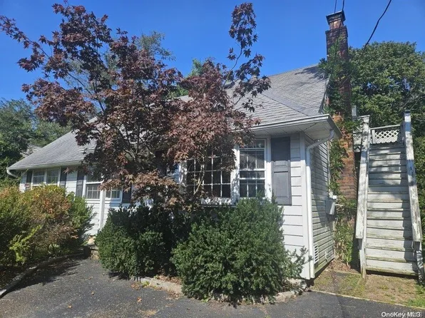 37 W Lakeland Street, Bay Shore, NY 11706