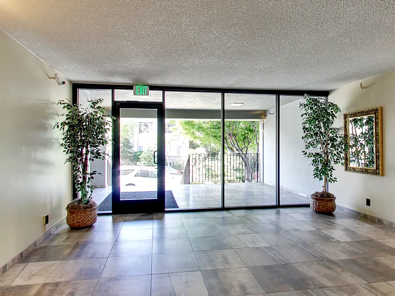 378 Van Buren - Renovated 2bed and 1bed units - Beautiful Building! — Photo 33