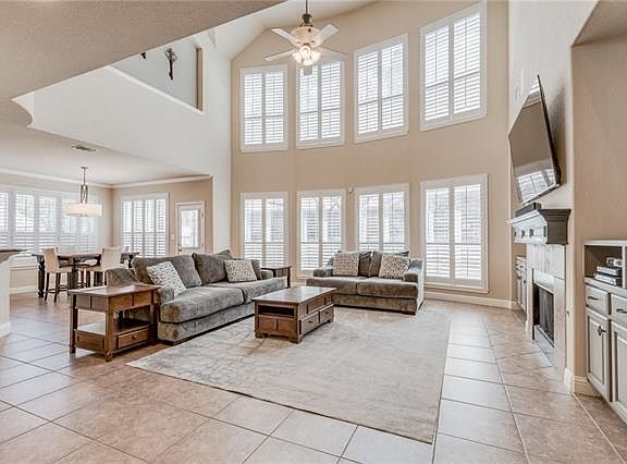 3rd image of 2817 Forest Green Dr