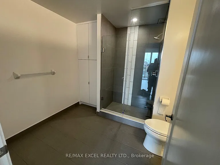 60 Princess St #914 — Photo 28