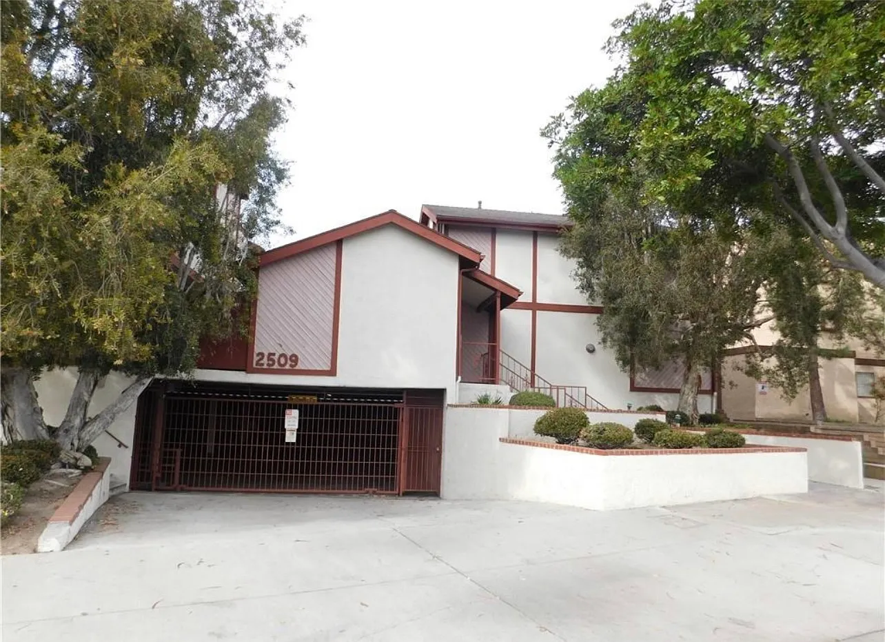 2 bed, 1256 sqft, $3,300 — Photo 2