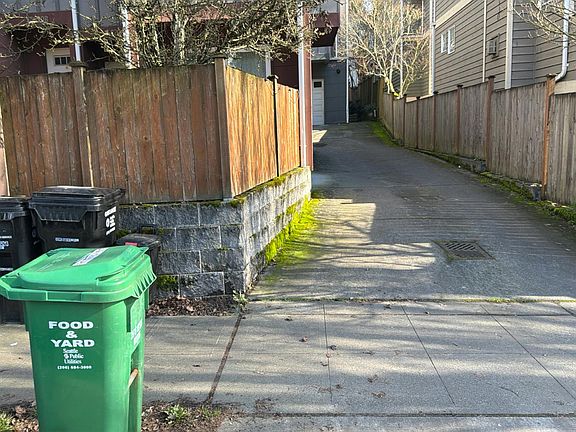 5th image of 13810 Greenwood Ave N Unit D
