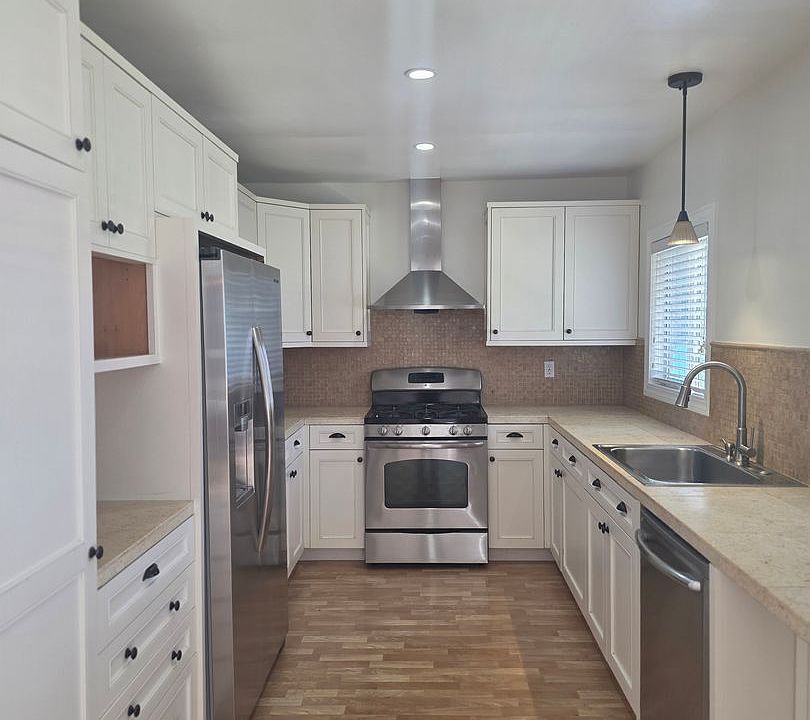 1st image of 985 Phillips Ave