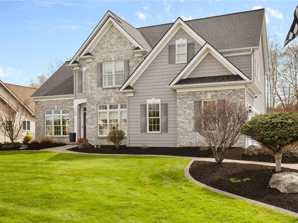 24 Whitespire Ln, Webster, NY 14580