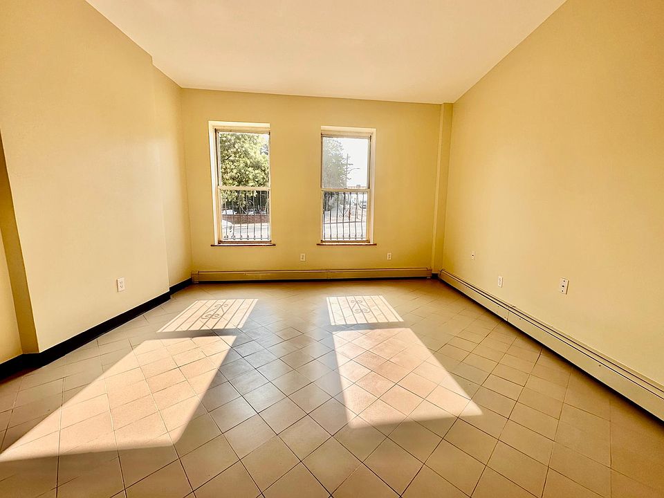 1st image of 158 S Broadway #1A