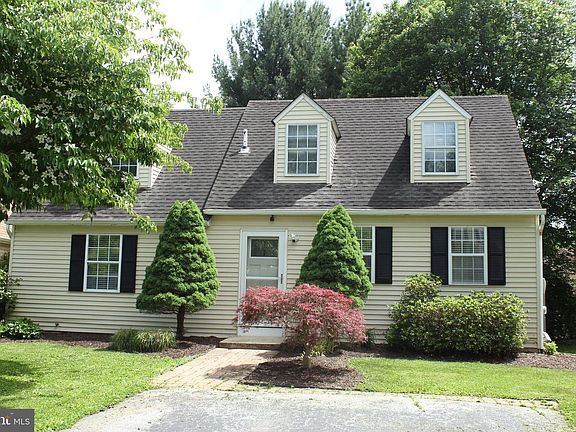2nd image of 1210 New Hampshire Ln