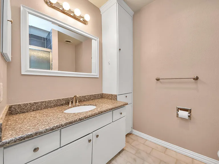 6334 Chevy Chase Dr #17 — Photo 17