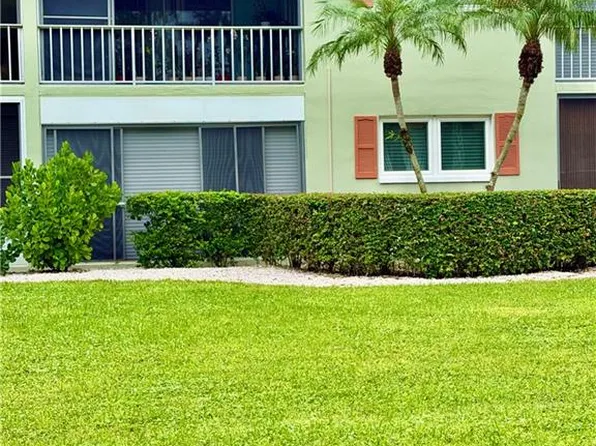 200 Valley Stream DR #4B, NAPLES, FL 34113